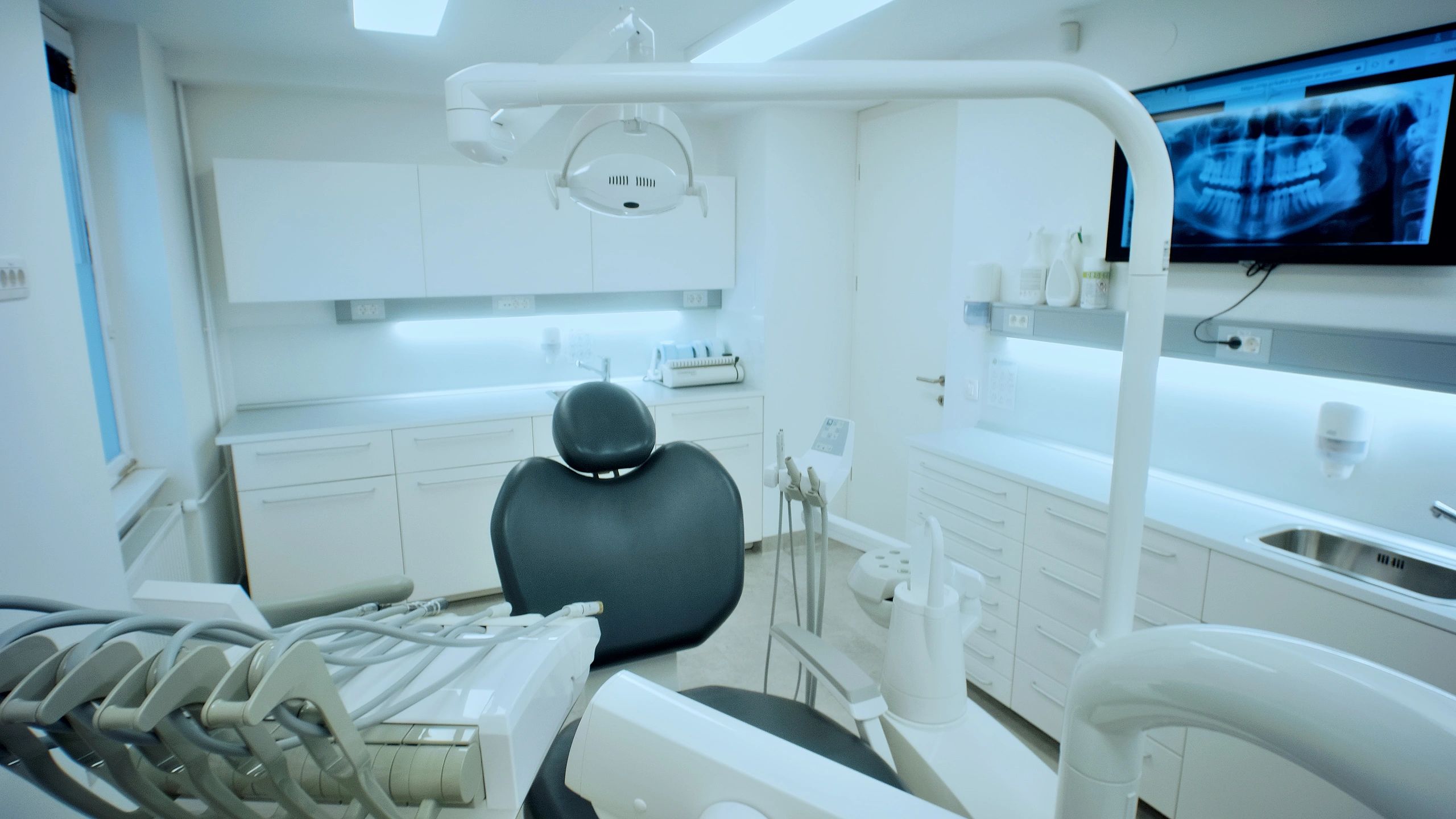 Modern dental clinic with digital planning equipment